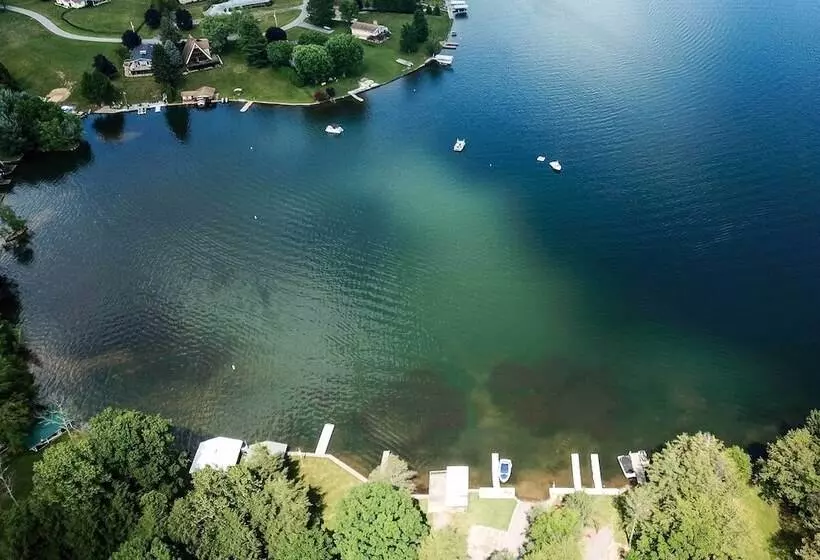 Indian Lake Retreat W/ Wet Bar & Covered Deck