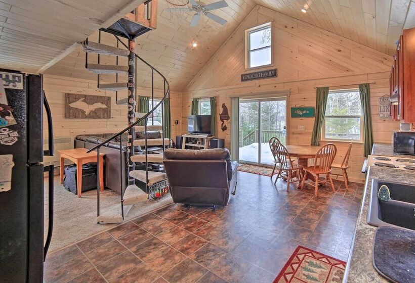 Manistique Cabin W/ Grill   Near Thunder Lake