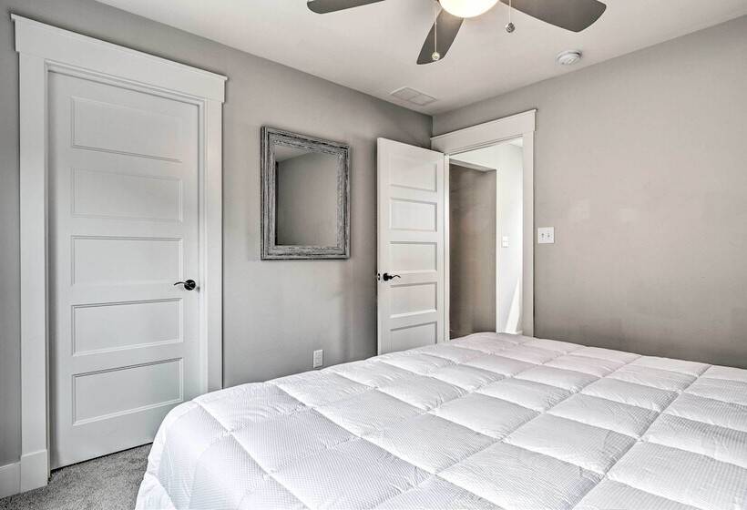 Modern Indianapolis Home W/ Skyline Views