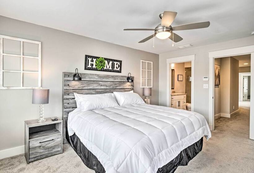 Modern Indianapolis Home W/ Skyline Views