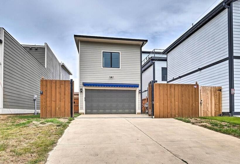 Modern Indianapolis Home W/ Skyline Views