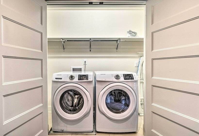 Modern Indianapolis Home W/ Skyline Views