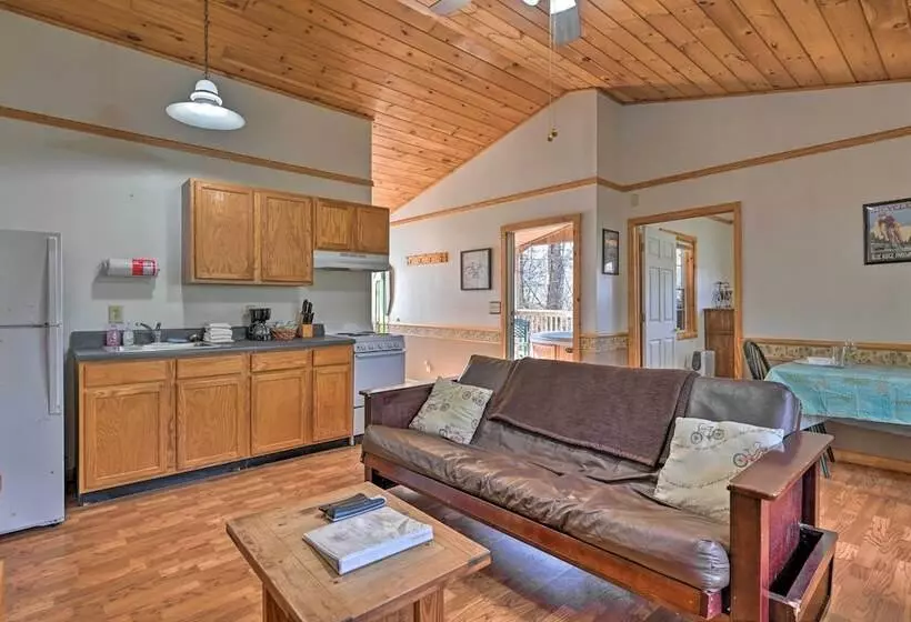 North Carolina Retreat W/ Hot Tub, Deck & Fire Pit