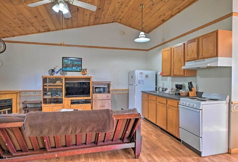 North Carolina Retreat W/ Hot Tub, Deck & Fire Pit