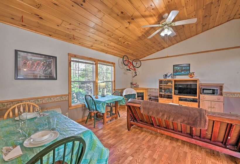 North Carolina Retreat W/ Hot Tub, Deck & Fire Pit