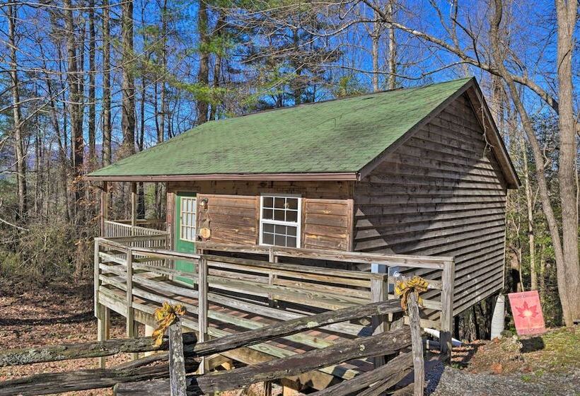North Carolina Retreat W/ Hot Tub, Deck & Fire Pit