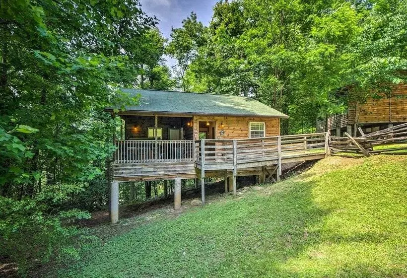 North Carolina Retreat W/ Hot Tub, Deck & Fire Pit