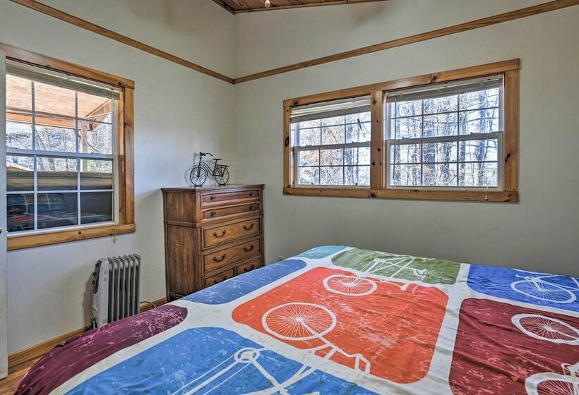 North Carolina Retreat W/ Hot Tub, Deck & Fire Pit