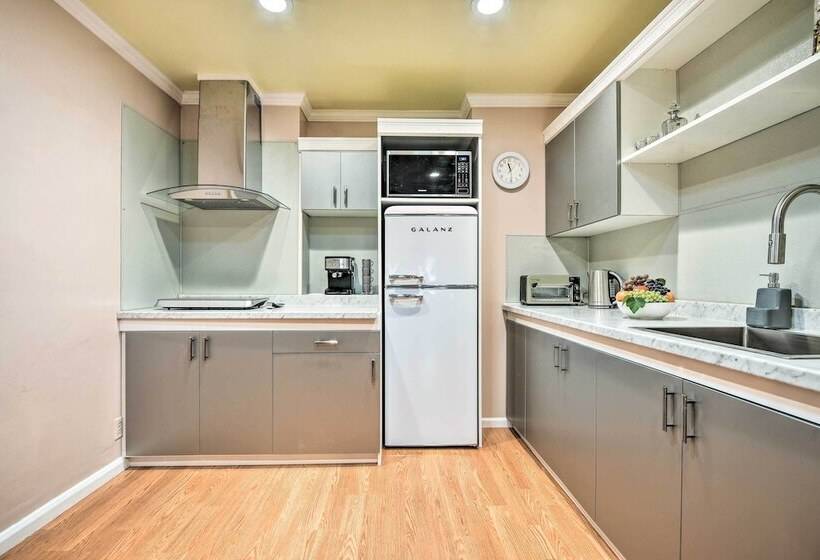 Romantic Pasadena Home W/ Covered Porch!