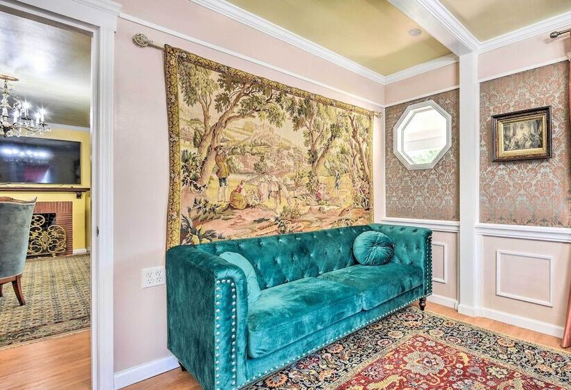 Romantic Pasadena Home W/ Covered Porch!