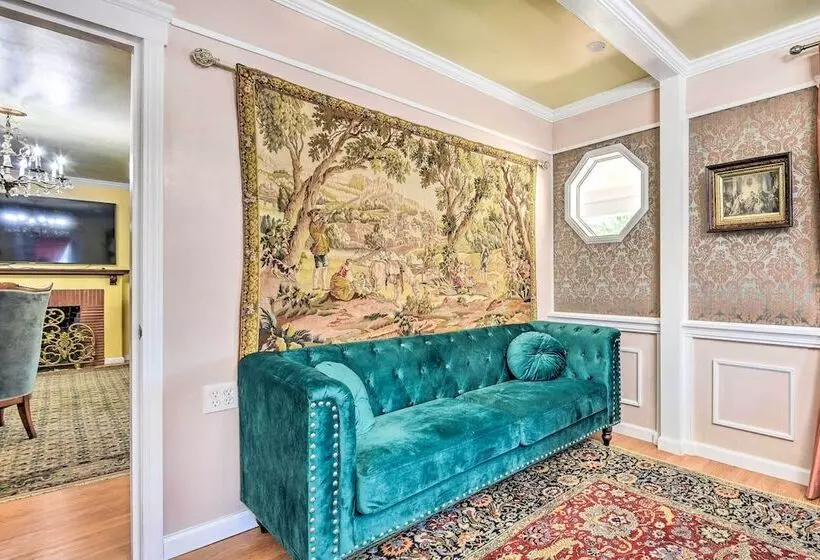 Romantic Pasadena Home W/ Covered Porch!