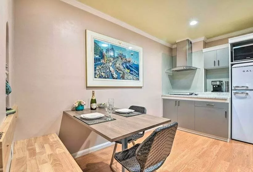 Romantic Pasadena Home W/ Covered Porch!