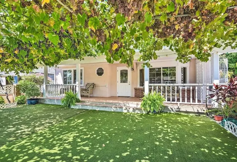 Romantic Pasadena Home W/ Covered Porch!