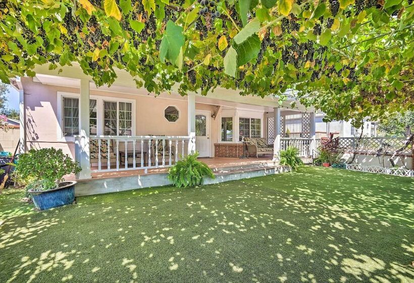 Romantic Pasadena Home W/ Covered Porch!