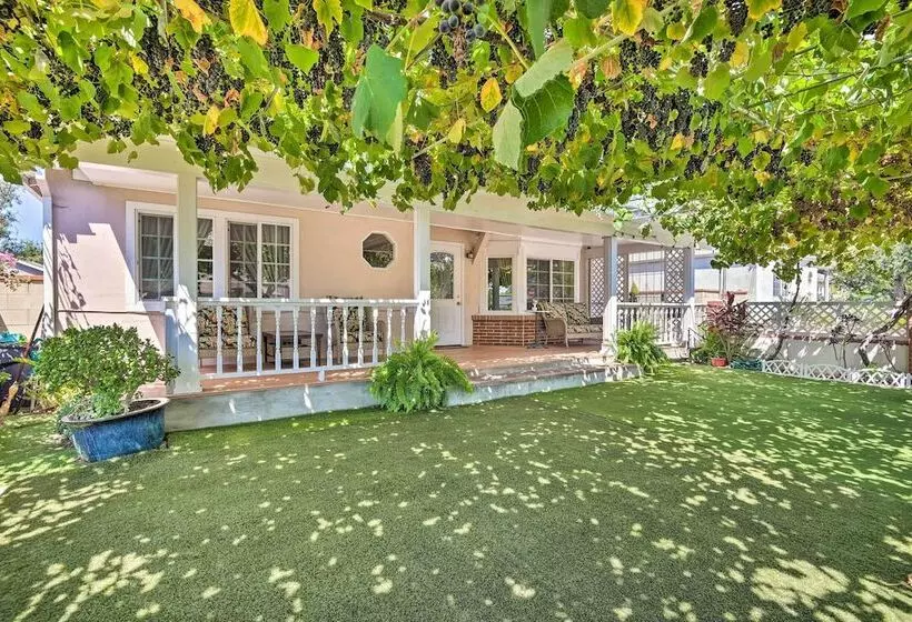 Romantic Pasadena Home W/ Covered Porch!