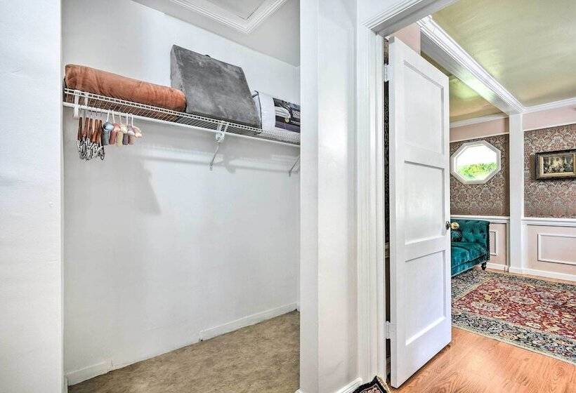 Romantic Pasadena Home W/ Covered Porch!