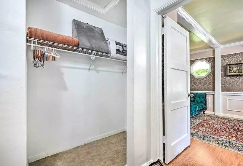 Romantic Pasadena Home W/ Covered Porch!