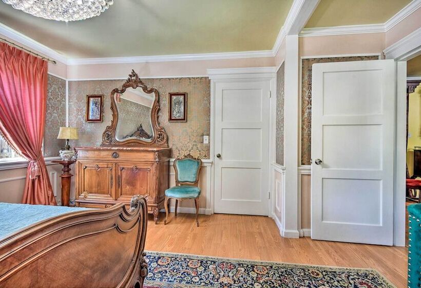 Romantic Pasadena Home W/ Covered Porch!