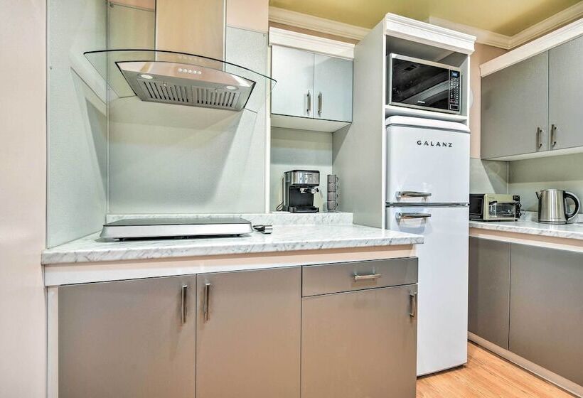 Romantic Pasadena Home W/ Covered Porch!