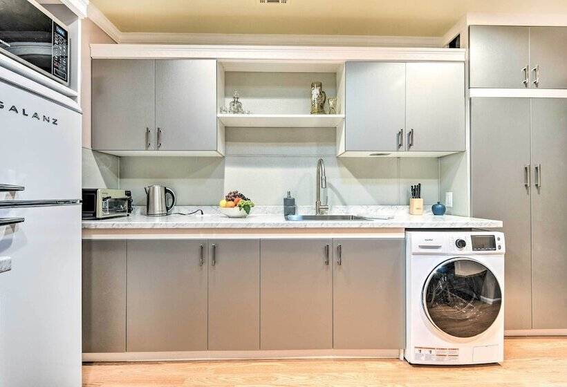 Romantic Pasadena Home W/ Covered Porch!