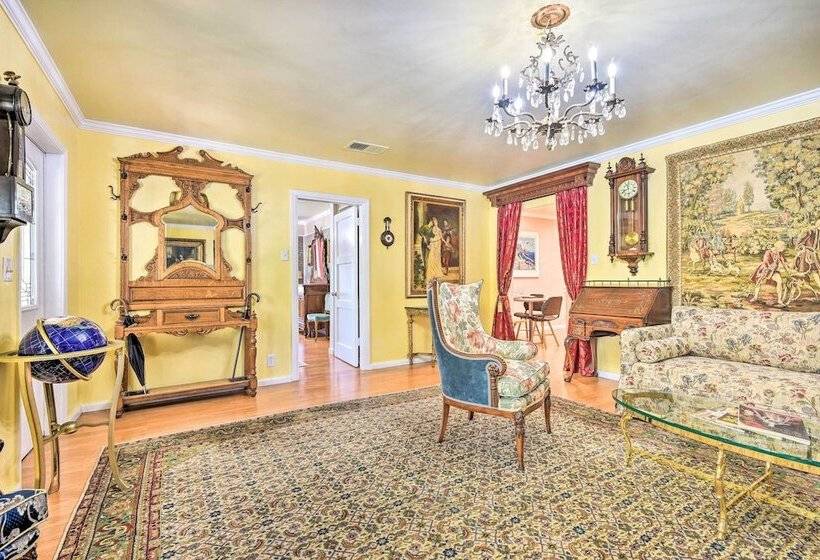 Romantic Pasadena Home W/ Covered Porch!