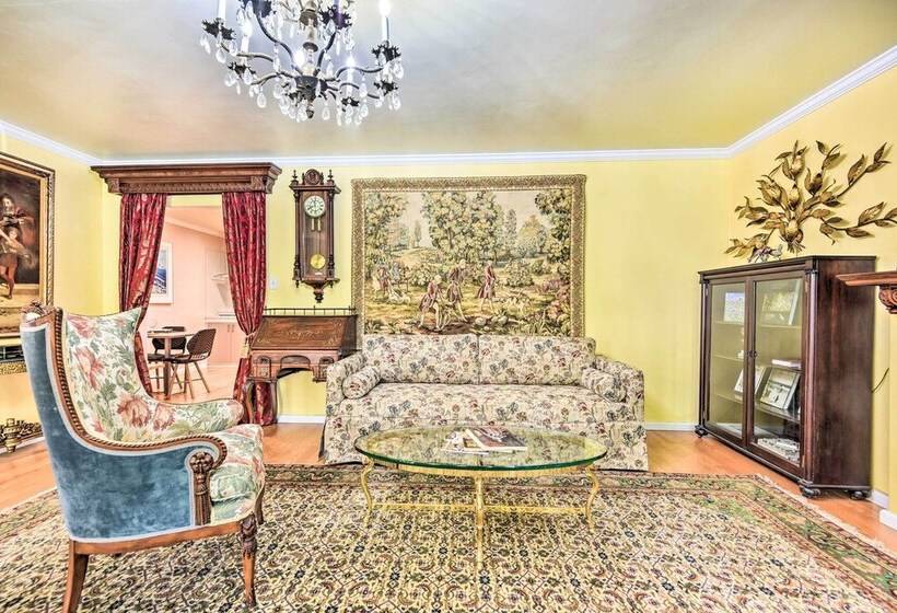 Romantic Pasadena Home W/ Covered Porch!