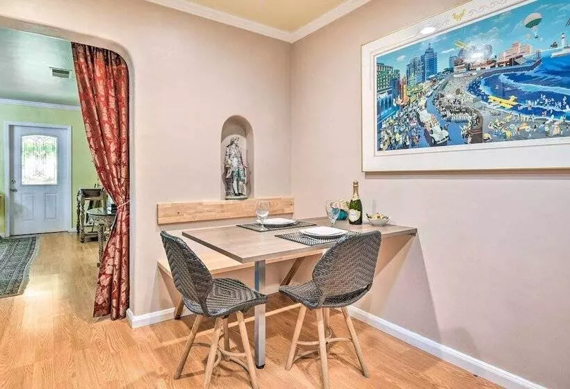 Romantic Pasadena Home W/ Covered Porch!