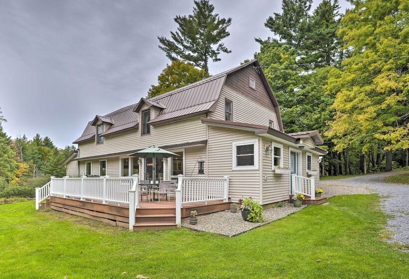 Peaceful Home W/ 11 Acres, Creek & Fire Pit!