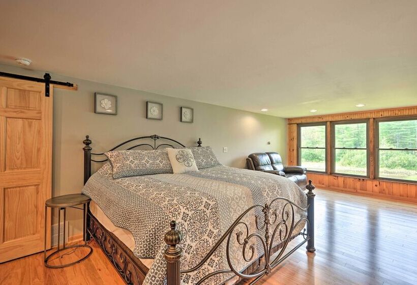 Peaceful Home W/ 11 Acres, Creek & Fire Pit!