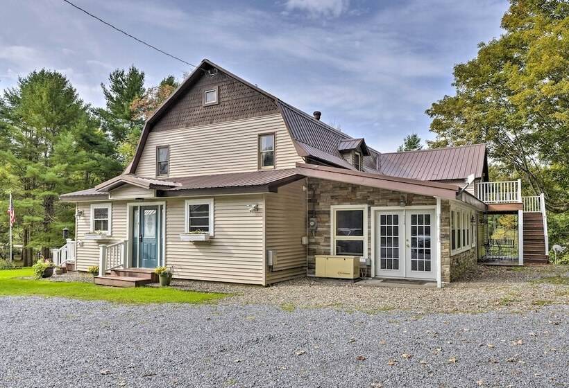 Peaceful Home W/ 11 Acres, Creek & Fire Pit!