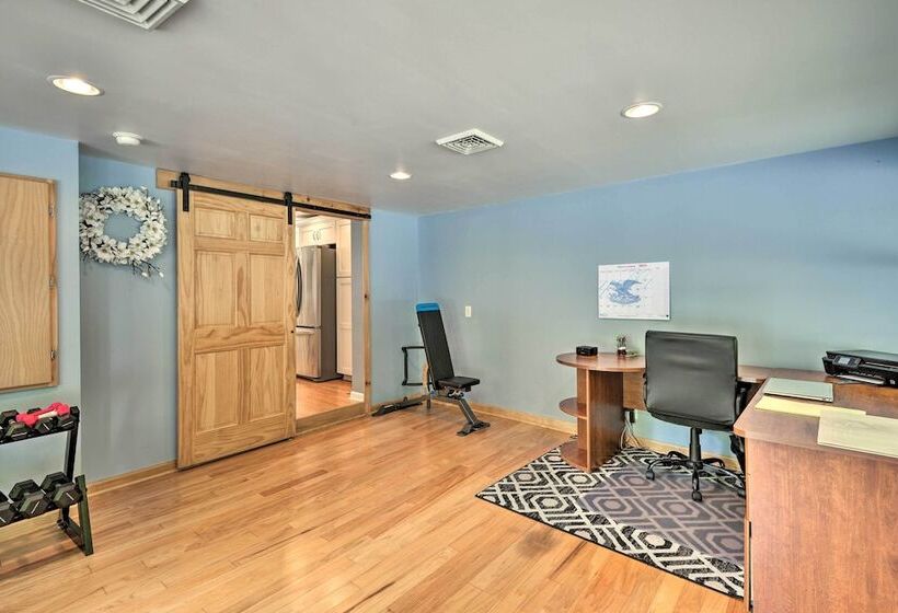 Peaceful Home W/ 11 Acres, Creek & Fire Pit!