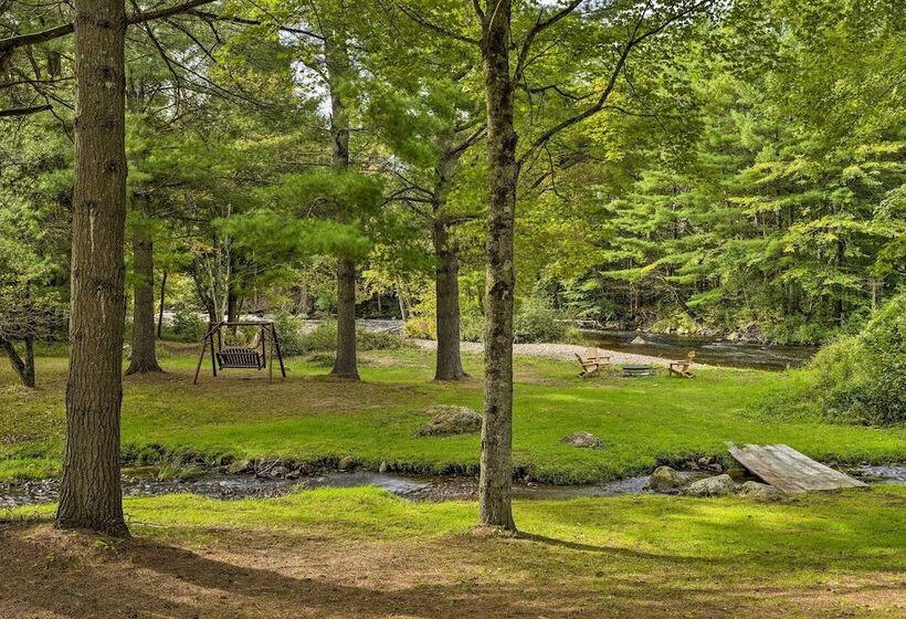 Peaceful Home W/ 11 Acres, Creek & Fire Pit!