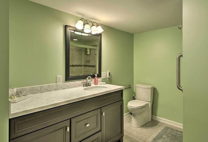 Peaceful Home W/ 11 Acres, Creek & Fire Pit!