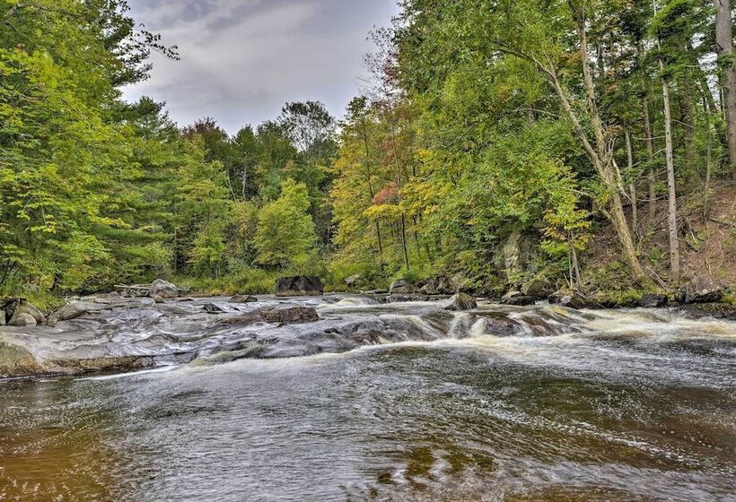 Peaceful Home W/ 11 Acres, Creek & Fire Pit!