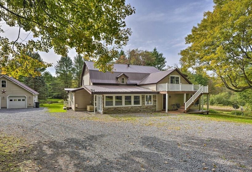 Peaceful Home W/ 11 Acres, Creek & Fire Pit!
