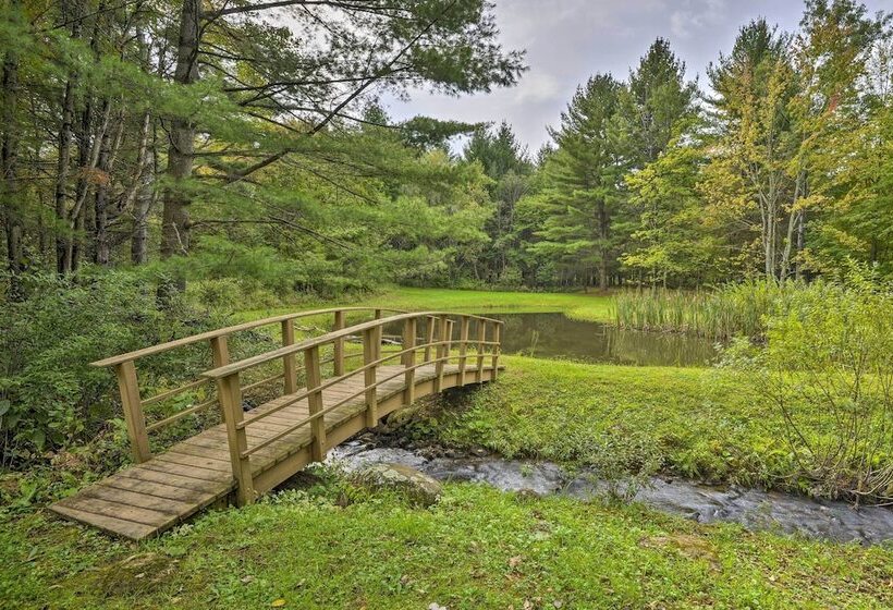 Peaceful Home W/ 11 Acres, Creek & Fire Pit!