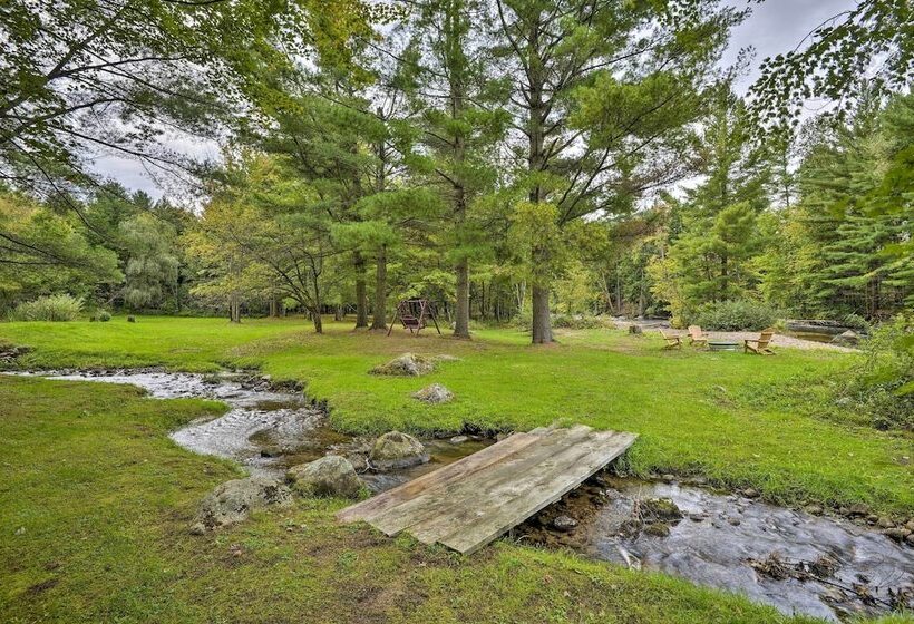 Peaceful Home W/ 11 Acres, Creek & Fire Pit!