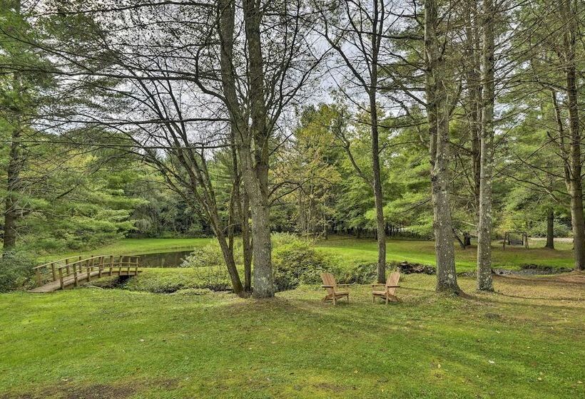 Peaceful Home W/ 11 Acres, Creek & Fire Pit!