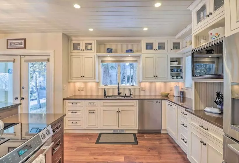 Peaceful Lakeside Retreat W/ Deck & Amazing Views!