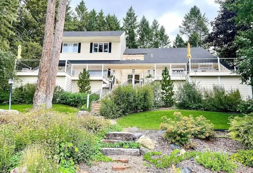 Peaceful Lakeside Retreat W/ Deck & Amazing Views!