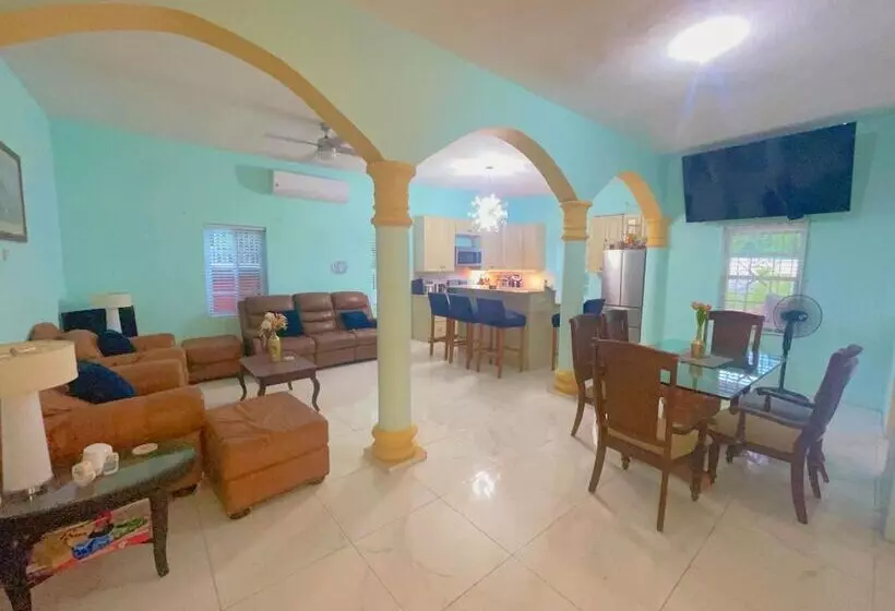 پانسیون A Taste Of Jamaica Lavern Place