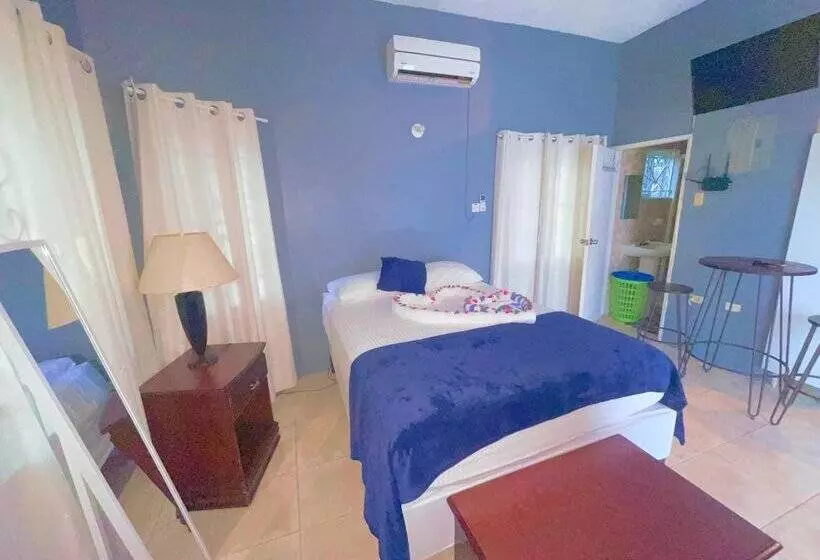 پانسیون A Taste Of Jamaica Lavern Place