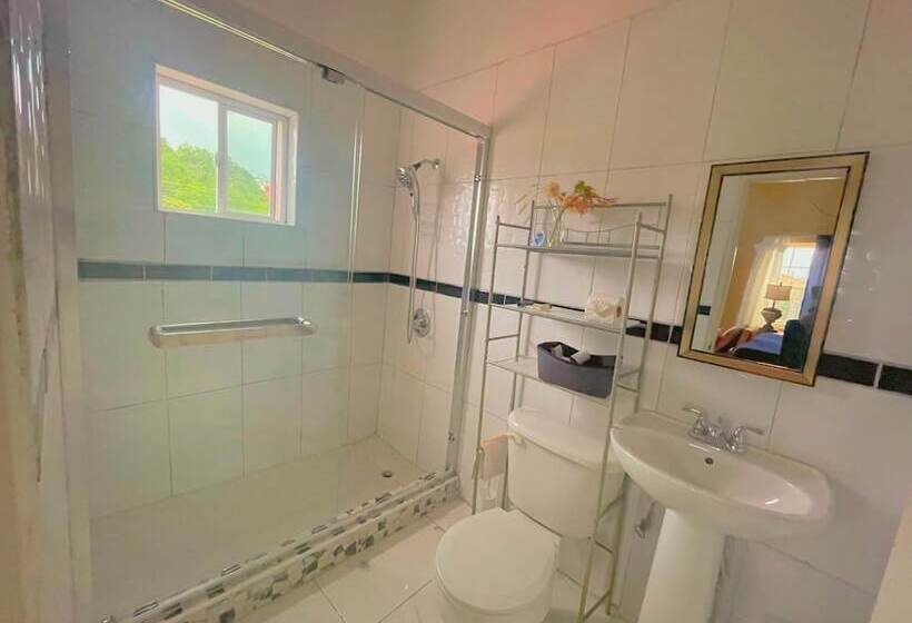 پانسیون A Taste Of Jamaica Lavern Place