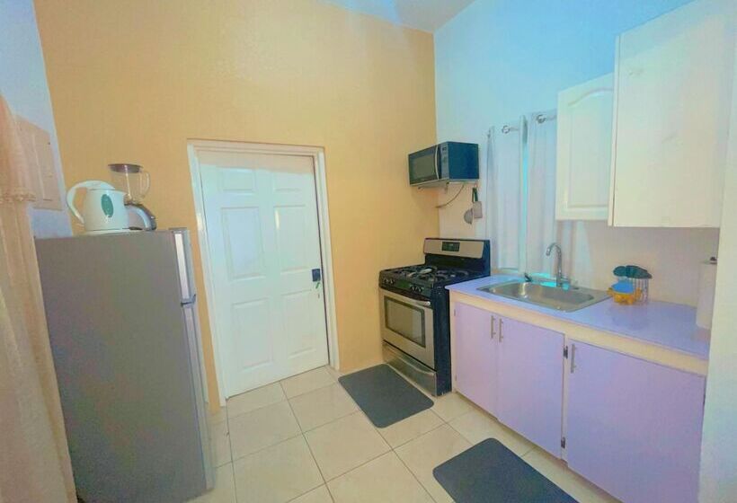 پانسیون A Taste Of Jamaica Lavern Place