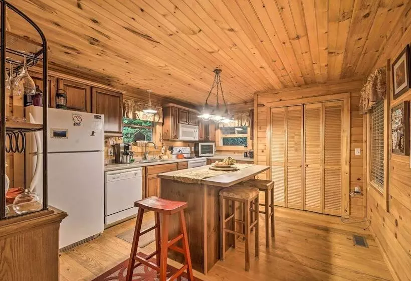 Pet Friendly Bryson City Cabin W/ Fire Pit + Deck!