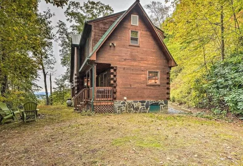 Pet Friendly Bryson City Cabin W/ Fire Pit + Deck!