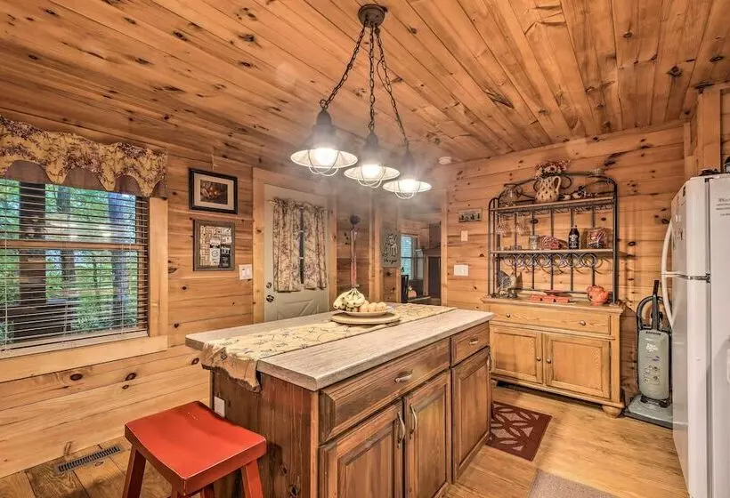 Pet Friendly Bryson City Cabin W/ Fire Pit + Deck!