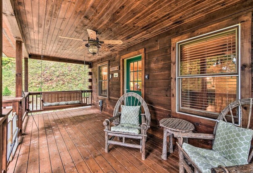 Pet Friendly Bryson City Cabin W/ Fire Pit + Deck!