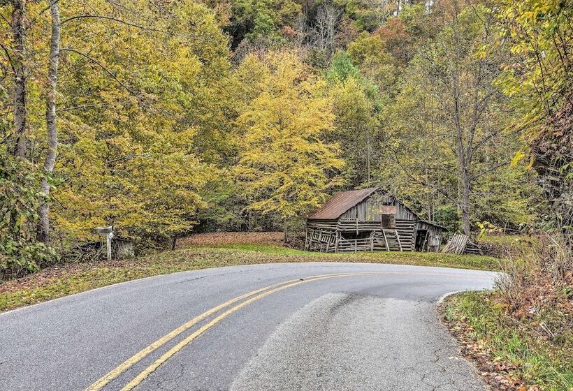 Pet Friendly Bryson City Cabin W/ Fire Pit + Deck!