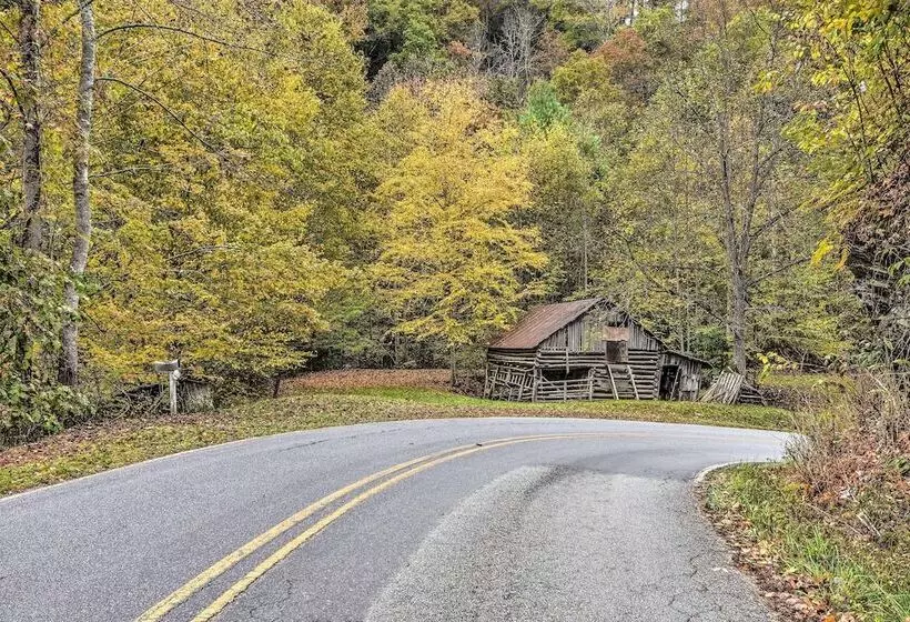 Pet Friendly Bryson City Cabin W/ Fire Pit + Deck!